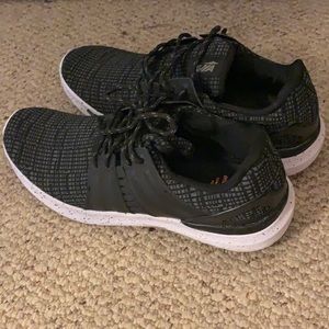 Men’s size 9 sneakers. Perfect condition.